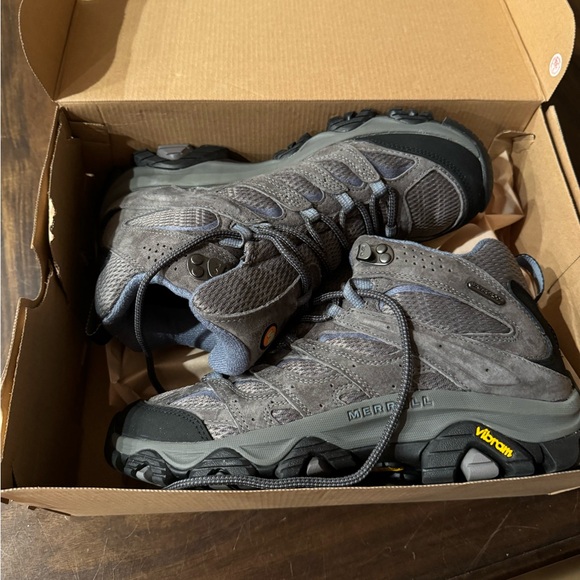 Merrell Moab Boots size 9.5 brand n in the box - Picture 2 of 4